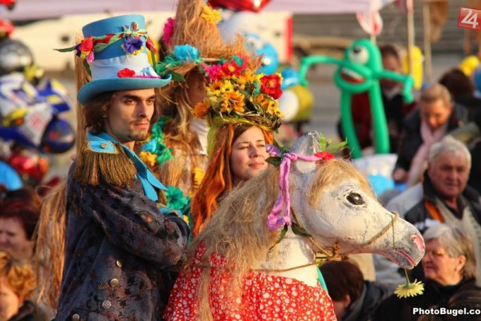Ilustračný obrázok k článku Námestie zaplnili tisíce ľudí: Nitra si užila fašiangové oslavy!