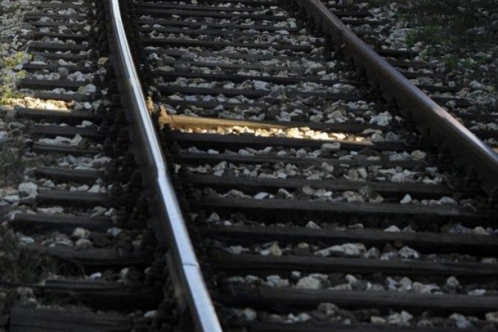 Ilustračný obrázok k článku Tragédia na železnici v okrese Spišská: Vlak zrazil mladíka (†21), neprežil to