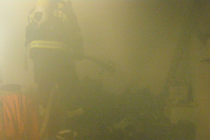 Ilustračný obrázok k článku Štvorhodinový boj hasičov s ohňom: Drevovýroba pri Humennom sa ocitla v plameňoch!