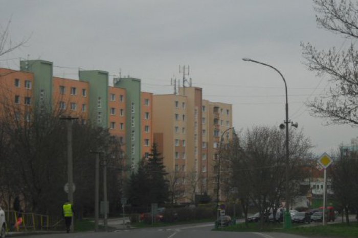 Ilustračný obrázok k článku Kuriozita v Lučenci, o ktorej vie zrejme málokto: Tipnite si, koľko ľudí býva na tejto ulici :)