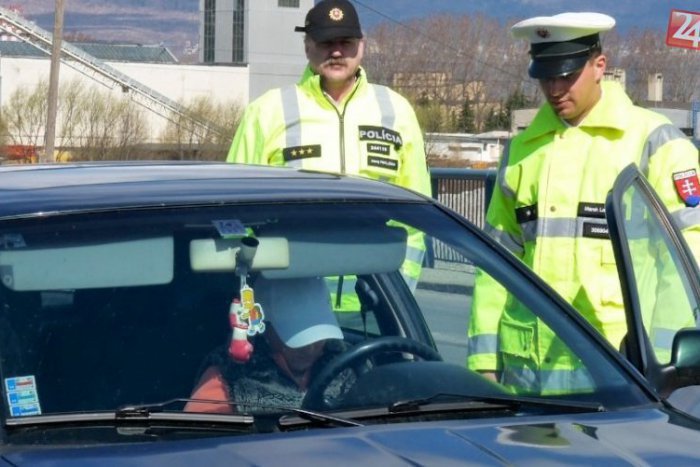 Ilustračný obrázok k článku Policajti spustili dopravnú akciu: Vodič dostane za nezodpovednú jazdu citrón