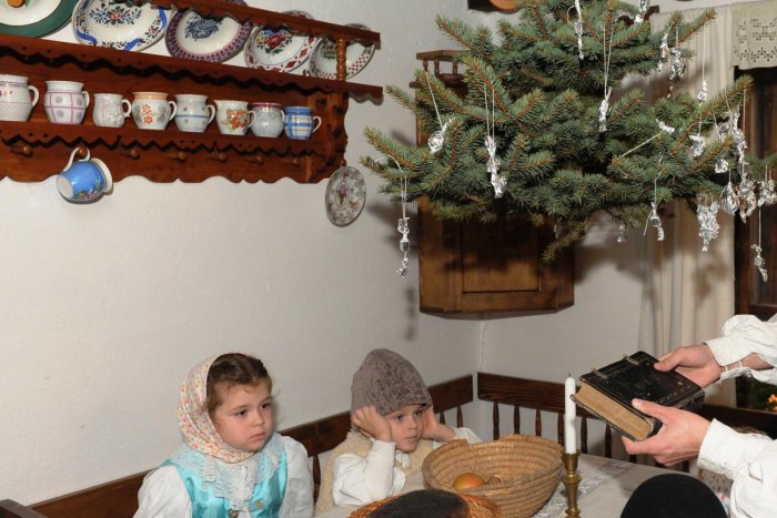 Ilustračný obrázok k článku Vianoce u starých Kremničanov: Vychytené boli darčeky z Kunešova