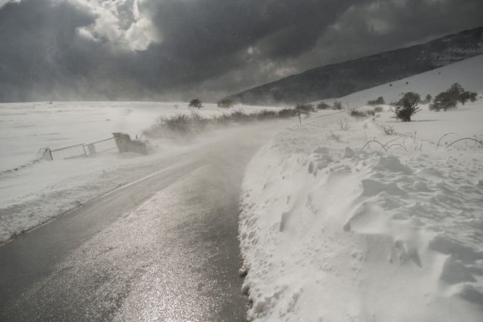 Ilustračný obrázok k článku RANNÁ ŠTVORKA: V stredu bude obloha zamračená, vodičov potrápia snehové jazyky