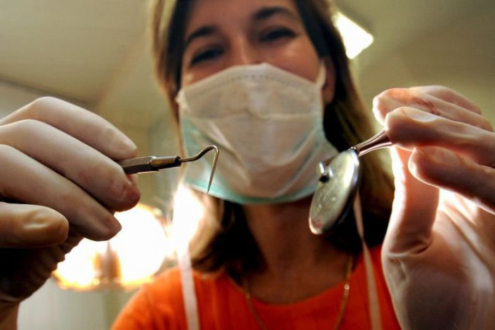 Ilustračný obrázok k článku Kto nám opraví zuby? Stomatológovia starnú, v dôchodkovom veku sú ich stovky