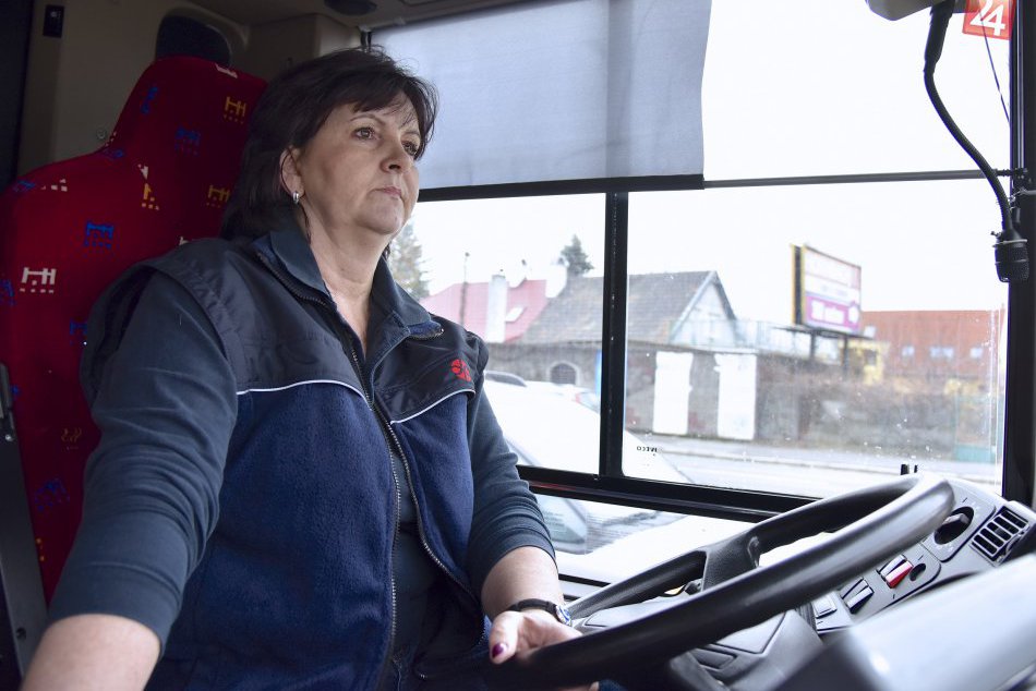 Ilustračný obrázok k článku Záujem žien o povolanie vodičky autobusu rastie. Prečo ich chcú cestujúci za volantom?