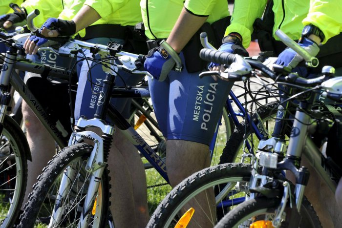 Ilustračný obrázok k článku Mestskí policajti s DNA pastou: Už v júli chcú v Šali značiť bicykle