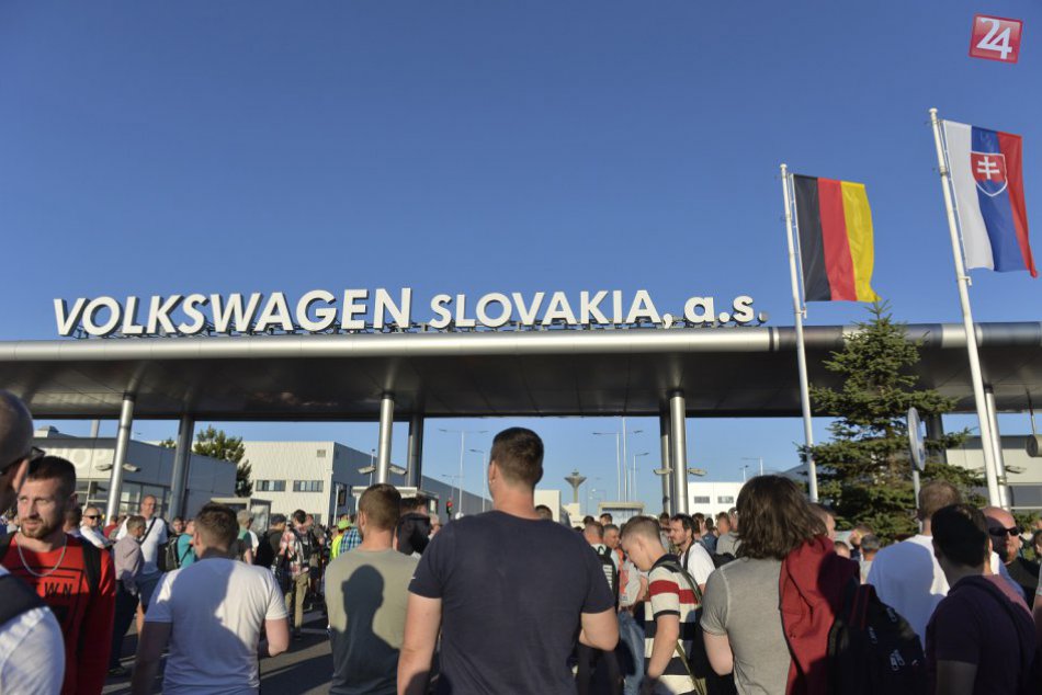 Ilustračný obrázok k článku SVET O SLOVENSKU: Francúzi píšu o štrajku v bratislavskom Volkswagene