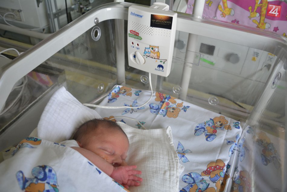 Ilustračný obrázok k článku FOTO: Bystrická nemocnica má vybavené monitormi dychu všetky novorodenecké lôžka