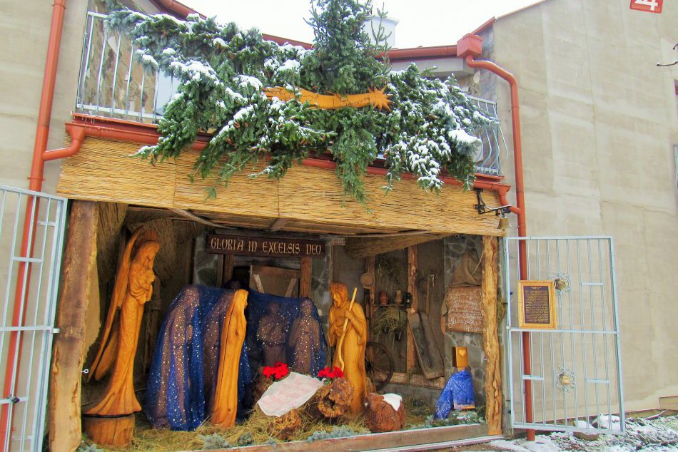 Ilustračný obrázok k článku V Prešove už sprístupnili drevený Betlehem: Tento rok aj so zvonom prianí, FOTO