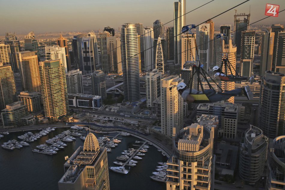 Ilustračný obrázok k článku KURIOZITA DŇA: Svetová novinka v Dubaji. Nad mestom presvištíte  vo výške 170 metrov