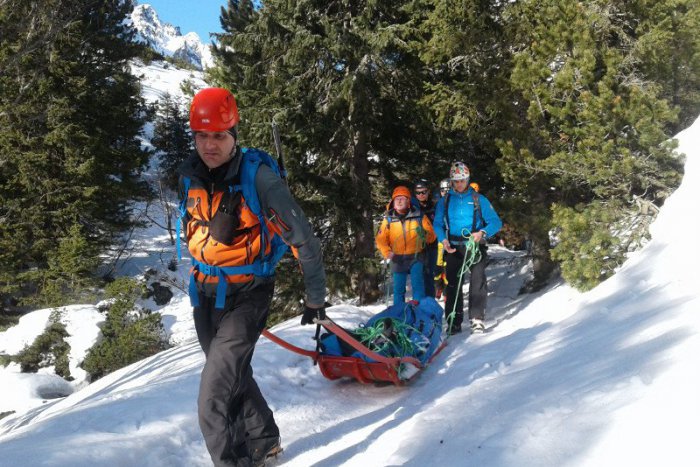 Ilustračný obrázok k článku Nasadenie horských záchranárov v Tatrách: Pomáhať museli zranenému českému lyžiarovi