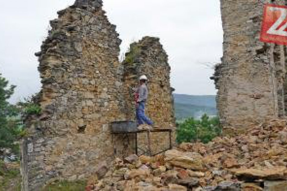 Obnova hradu Divín pokračuje