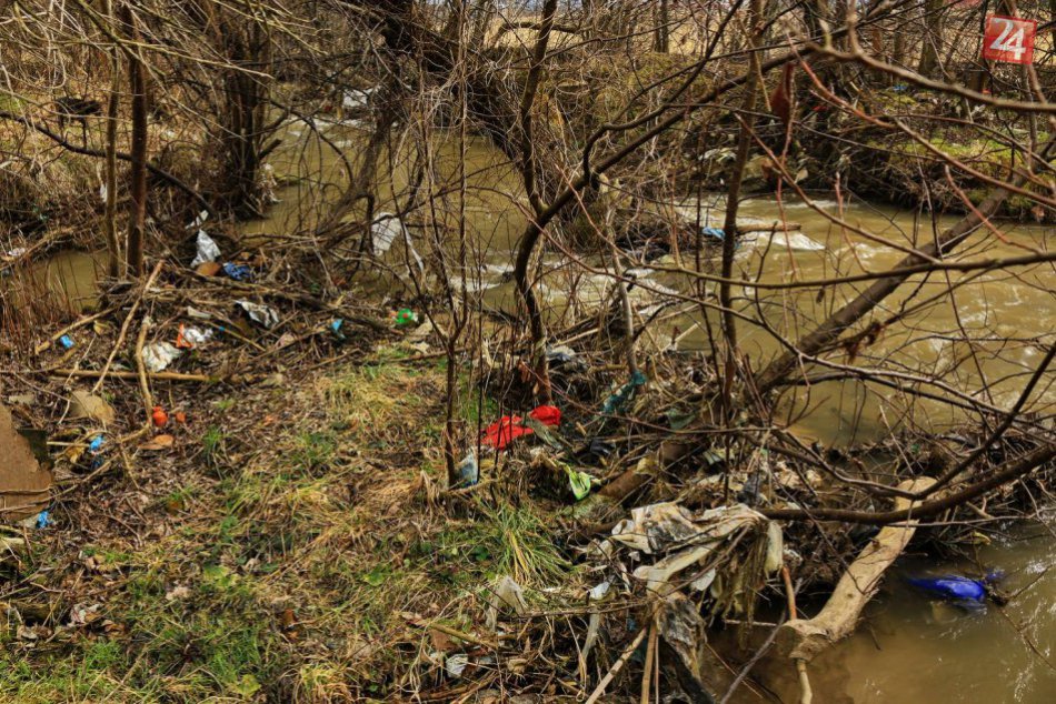 Smutné zábery zo Spišskej: Príroda ako smetisko