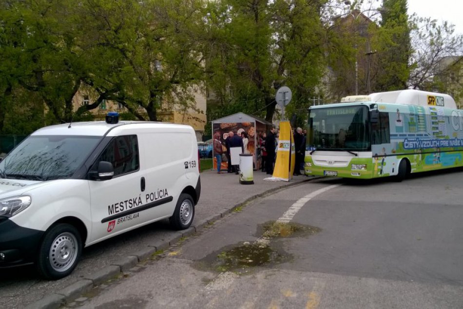 Ekologický autobus a auto pre DPB a mestskú políciu