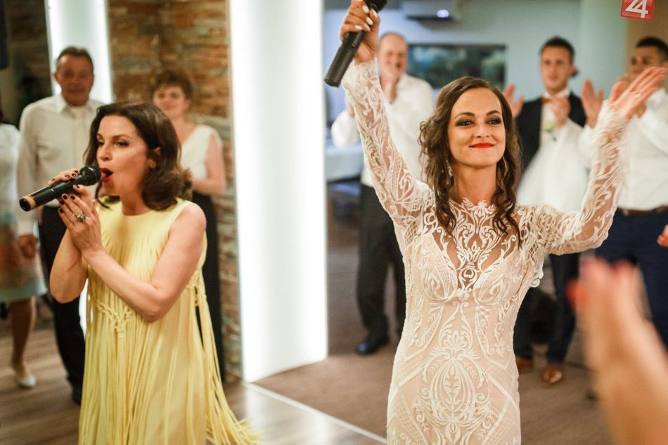 Speváčka Nika Karch je už pod čepcom: Poskytla nám zábery zo svadby