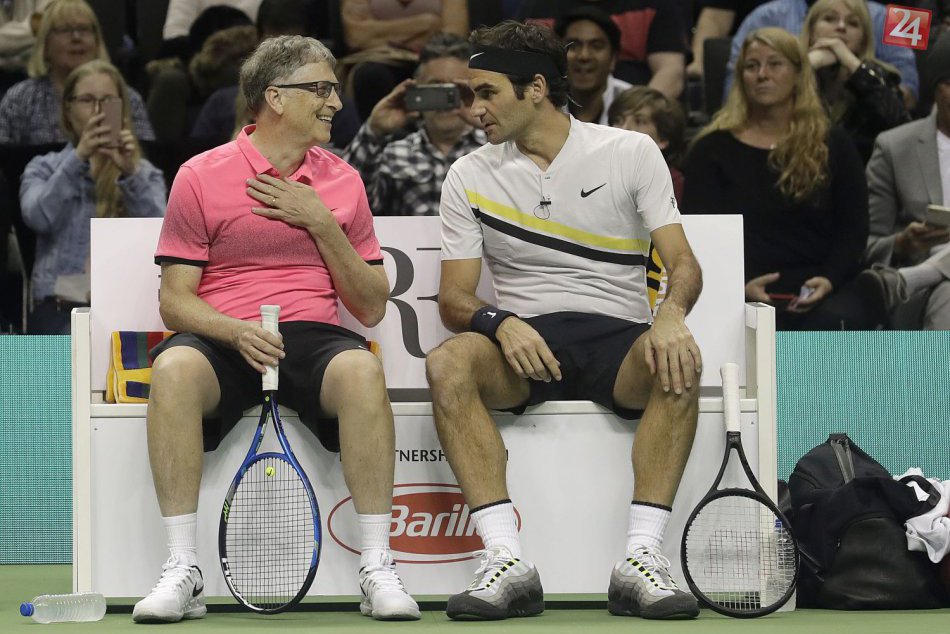 S Federerom si tenis zahral aj Bill Gates