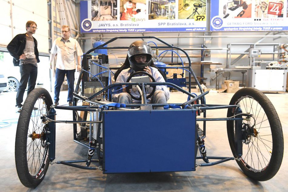 Košickí študenti vytvorili prvé slovenské auto na stlačený vzduch