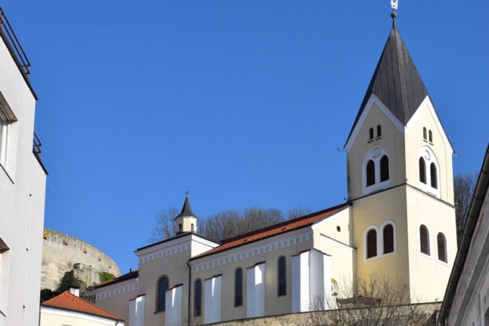 Ilustračný obrázok ku kvízu Tak skúste: Ako dobre poznáte kostoly v Trenčíne a okolí?