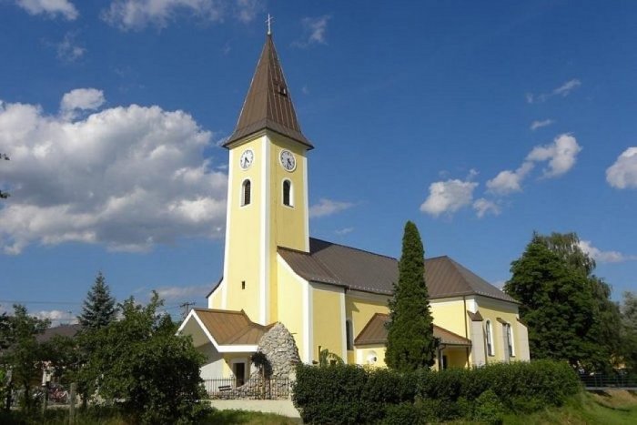 Ilustračný obrázok ku kvízu 10 snímok z okresu Trenčín: Predveďte sa a priraďte ku každej správnu dedinu