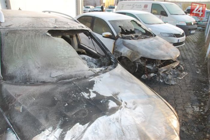 Ilustračný obrázok k článku Vyčíňanie plameňov v dedine pri Bystrici. Oheň poškodil 3 autá, škody sú v tisíckach eur