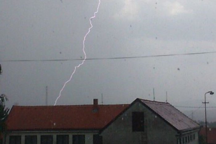 Ilustračný obrázok k článku Šimon sa môže pochváliť veľkým fotoúlovkom: Počas búrky zachytil blesk v plnej paráde, pozrite si to!
