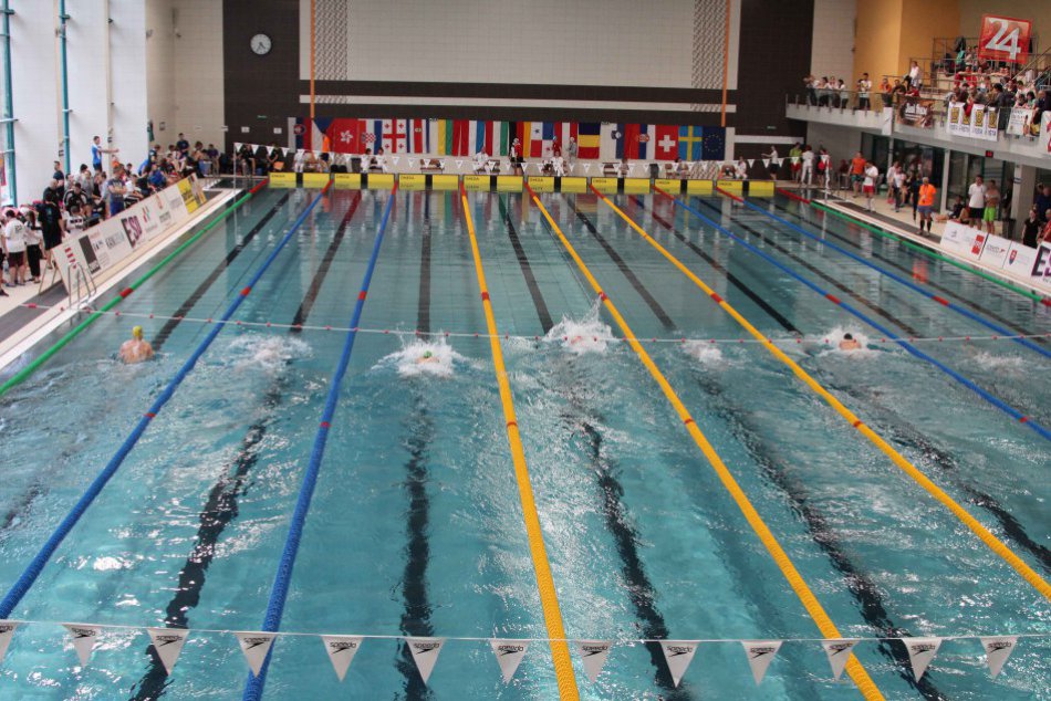 Ilustračný obrázok k článku Svetové plávanie na Štiavničkách: V bystrickom bazéne bolo prekonaných až desať rekordov!