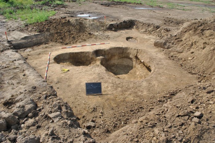 Ilustračný obrázok k článku Unikátny nález pri výstavbe na D1: Objavili osadu z čias až 5 000 r. pred Kristom