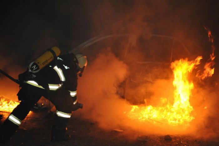 Ilustračný obrázok k článku Nočný požiar auta v Bratislave poškodil ďalších šesť vozidiel