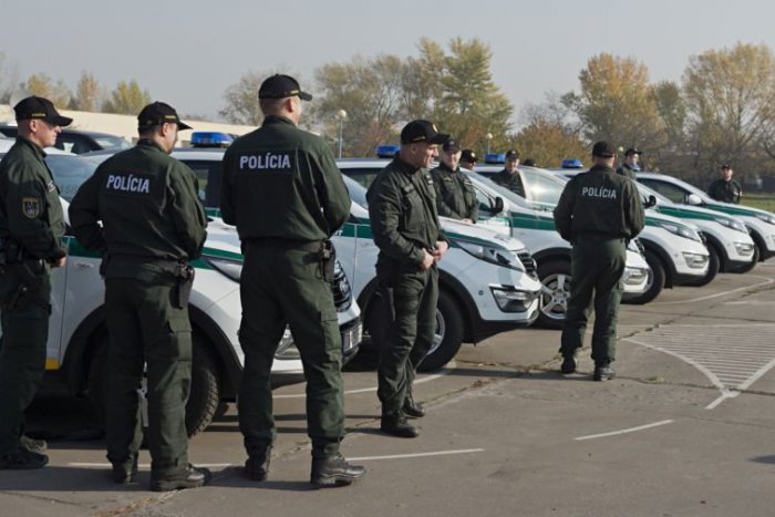 Ilustračný obrázok k článku Migračný problém: Kaliňák posiela do Srbska 15 policajtov na ochranu hranice