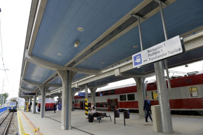 Ilustračný obrázok k článku Železnice označia 55 vlakových staníc na Slovensku dvojjazyčnými názvami