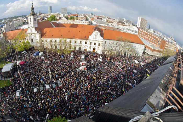 Ilustračný obrázok k článku Veľký protikorupčný pochod: Demokracia je vláda ľudu, prostredníctvom ľudu a pre ľud