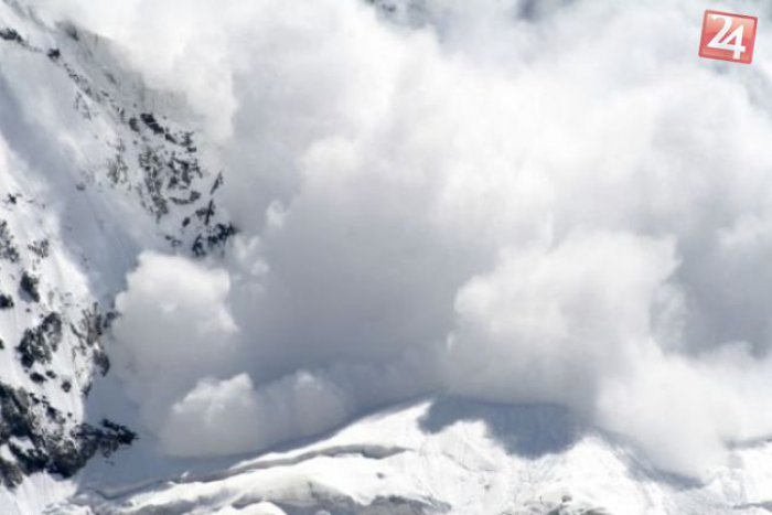 Ilustračný obrázok k článku Silný vietor môže na horách spôsobiť problémy: Zvyšuje nebezpečenstvo pádu lavín