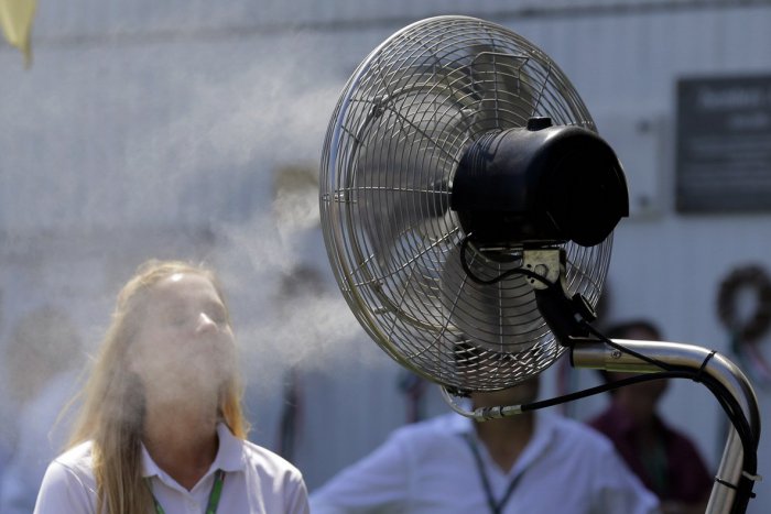 Ilustračný obrázok k článku Teplo na pracovisku musí zamestnávateľ riešiť: Horúčava môže spôsobiť i závraty
