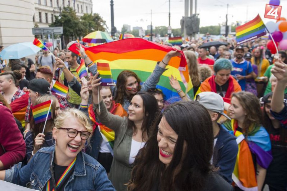 Ilustračný obrázok k článku Hviezdoslavovo námestie bude dúhové: Pochody LGBT a prorodinných aktivistov obmedzia dopravu