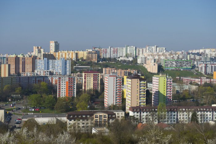 Ilustračný obrázok k článku Záujem o kúpu bytov v Bratislave klesol. Môže za to aj dovolenková sezóna