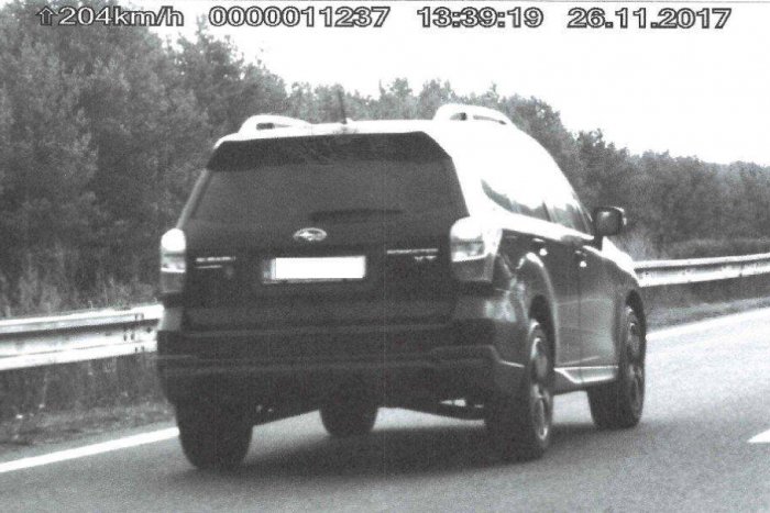 Ilustračný obrázok k článku Polícia namerala vodiča Subaru: Po diaľnici sa rútil rýchlosťou 204 km/h!