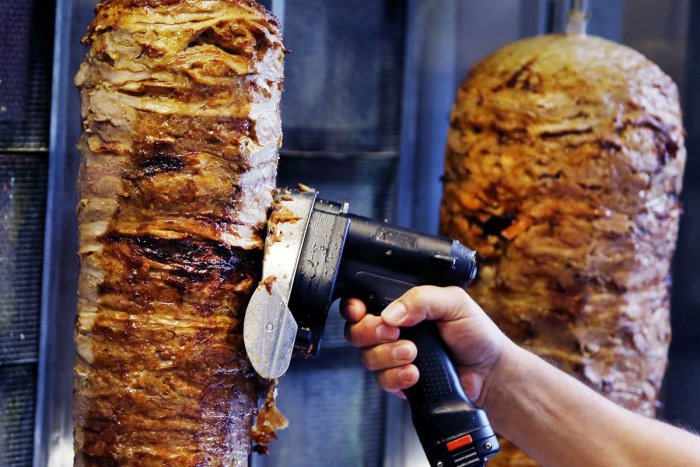 Ilustračný obrázok k článku Fosfátové prísady pri príprave kebabov: Europarlament ich používaniu nezabránil