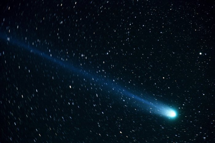 Ilustračný obrázok k článku Nezmeškajte nebeské divadlo: V noci uvidíme vianočnú kométu aj meteorický roj