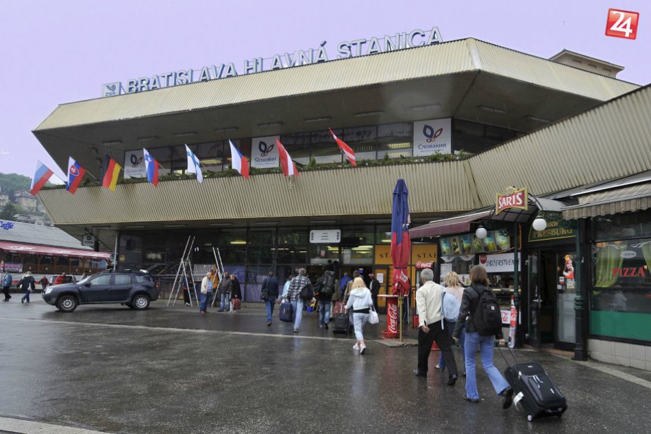 Ilustračný obrázok k článku Nocľaháreň pre ľudí bez domova sa presťahuje pred Hlavnú stanicu v Bratislave