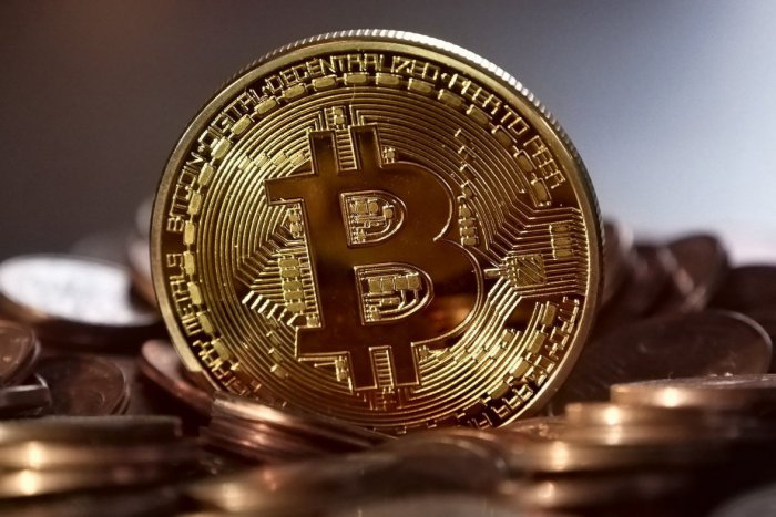 Ilustračný obrázok k článku Trhy sa upokojili: Bitcoin rovnako ako ďalšie kryptomeny sa zotavuje z prepadu