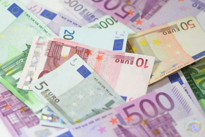 Ilustračný obrázok k článku V skrini kúpenej cez internet našiel 95-tisíc eur: Peniaze vrátil