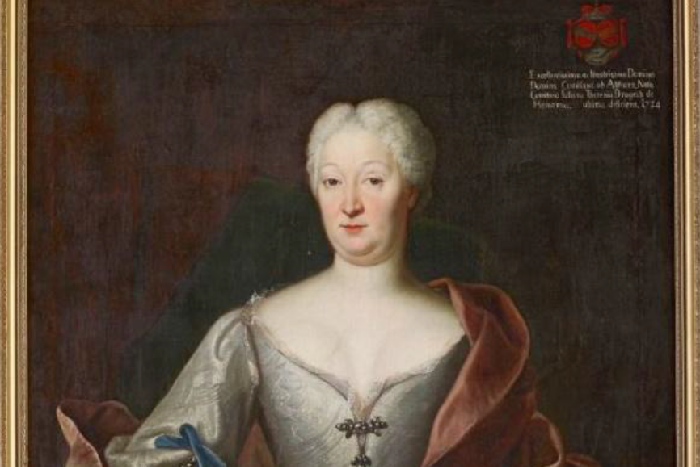 Ilustračný obrázok k článku Juliana Terézia vlastnila polovicu humenského zámku: Vidíte na jej portréte túto zvláštnosť?