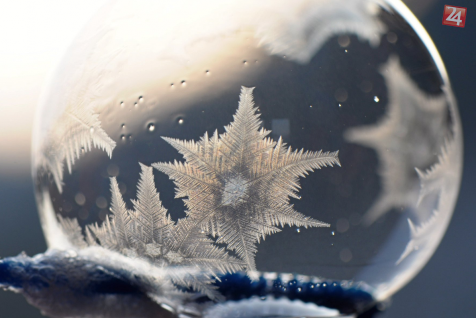Ilustračný obrázok k článku Novovešťanka Zuzana miluje zimu a zachytáva ľadovú krásu: Jej fotky sú nádherné!
