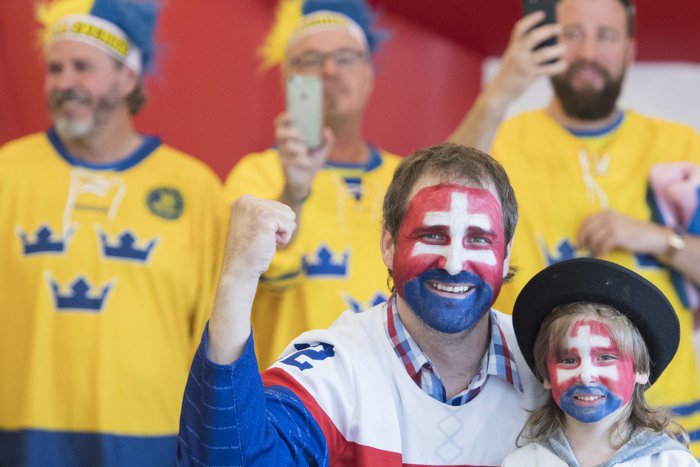 Ilustračný obrázok k článku Hokej-MS2018: Slovenskí fanúšikovia verili nielen proti Švédom, ale aj v postup
