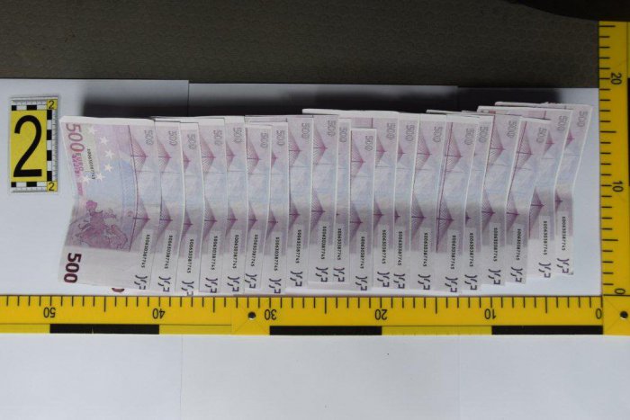 Ilustračný obrázok k článku Mladíci z okresu Trenčín majú problém: Čo im hrozí za falošné bankovky? FOTO