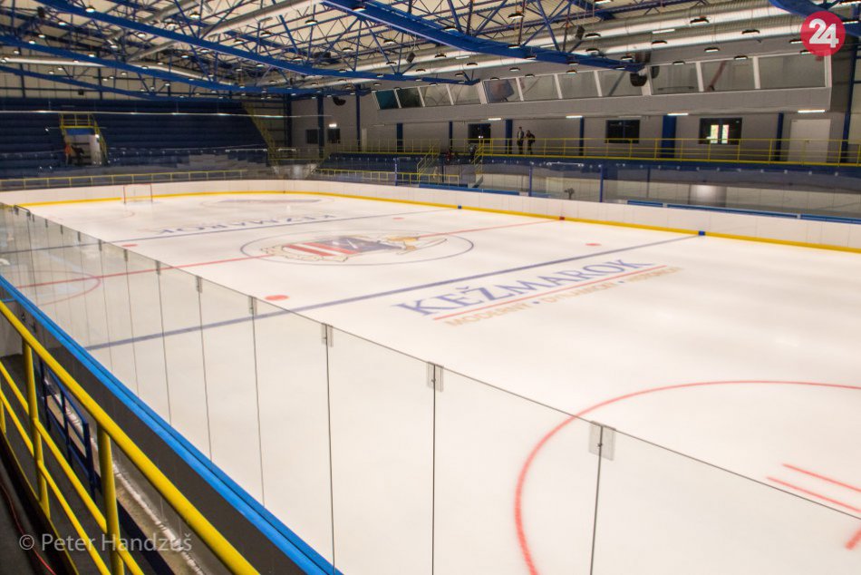 Ilustračný obrázok k článku Zimný štadión v Kežmarku oficiálne otvorený: Plocha má rozmery ihrísk v NHL