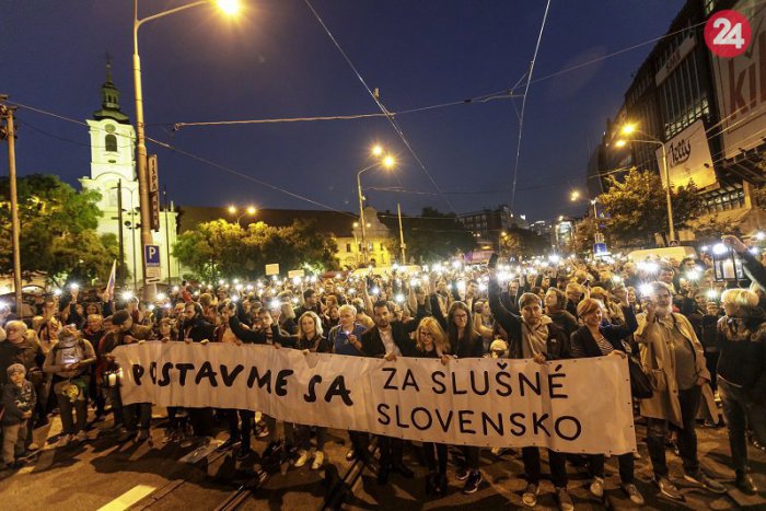 Ilustračný obrázok k článku Organizátorov protestov Za slušné Slovensko vypočúva NAKA