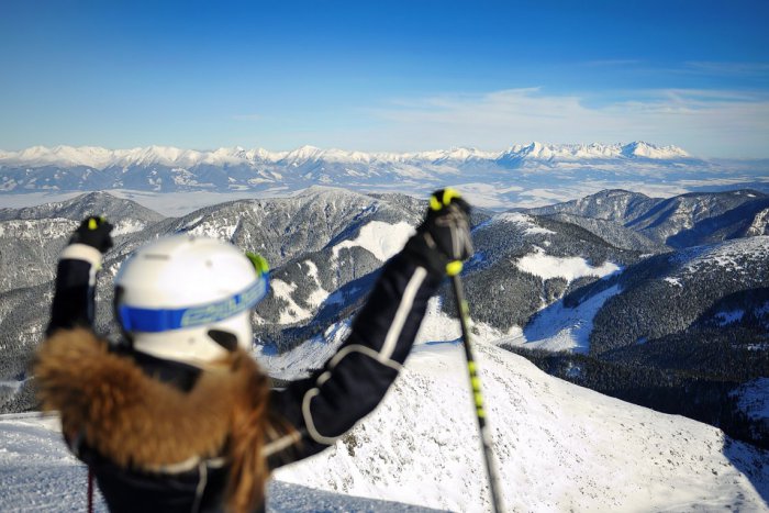 Ilustračný obrázok k článku VEĽKÝ PREHĽAD pre lyžiarov: Zjazdovky, na ktorých si to cez víkend fakt užijete!