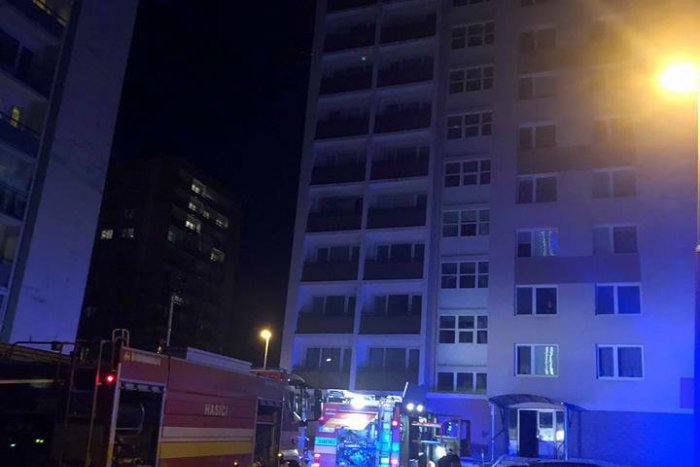 Ilustračný obrázok k článku FOTO: Evakuácia Bystričanov! Pri požiari bytu na Ulici THK zasahovalo 18 hasičov