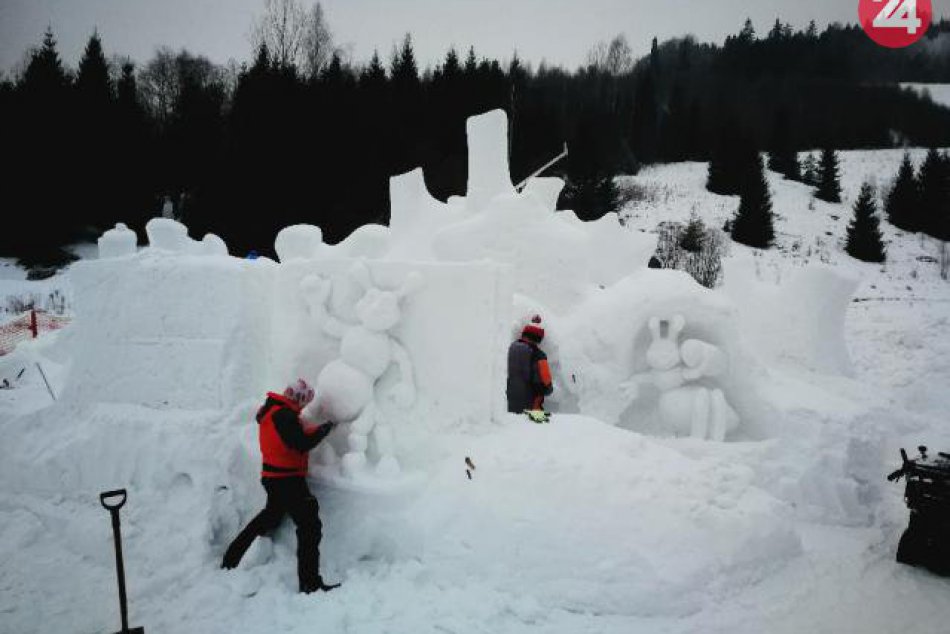 Ilustračný obrázok k článku Lákadlo najmä pre deti: V lyžiarskom stredisku Mraznica vzniká snehové prekvapenie, FOTO